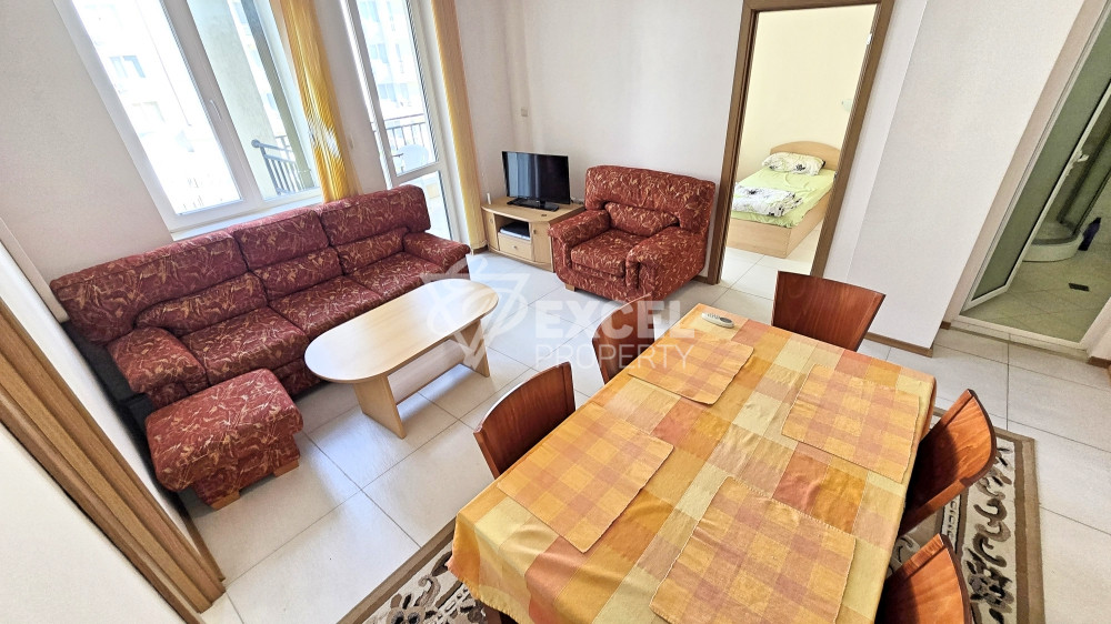 🏡 Two-bedroom apartment with a view of the pool in a well-maintained complex 🌊