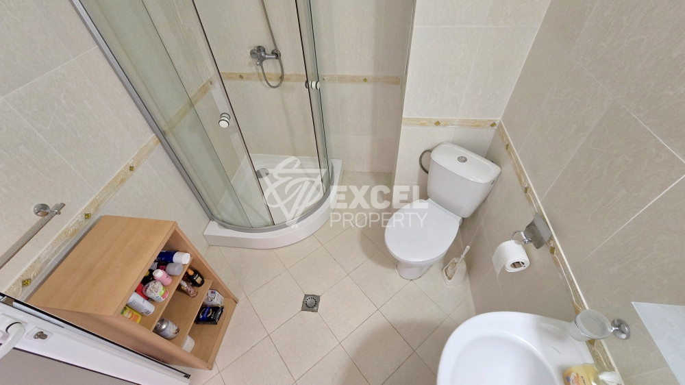 🏡 Two-bedroom apartment with a view of the pool in a well-maintained complex 🌊