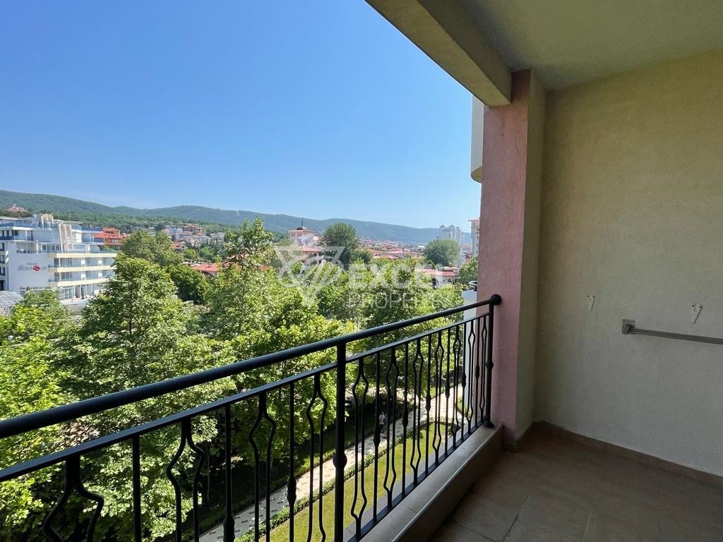 Affordable studio in Majestic Beach Resort, first line to the beach