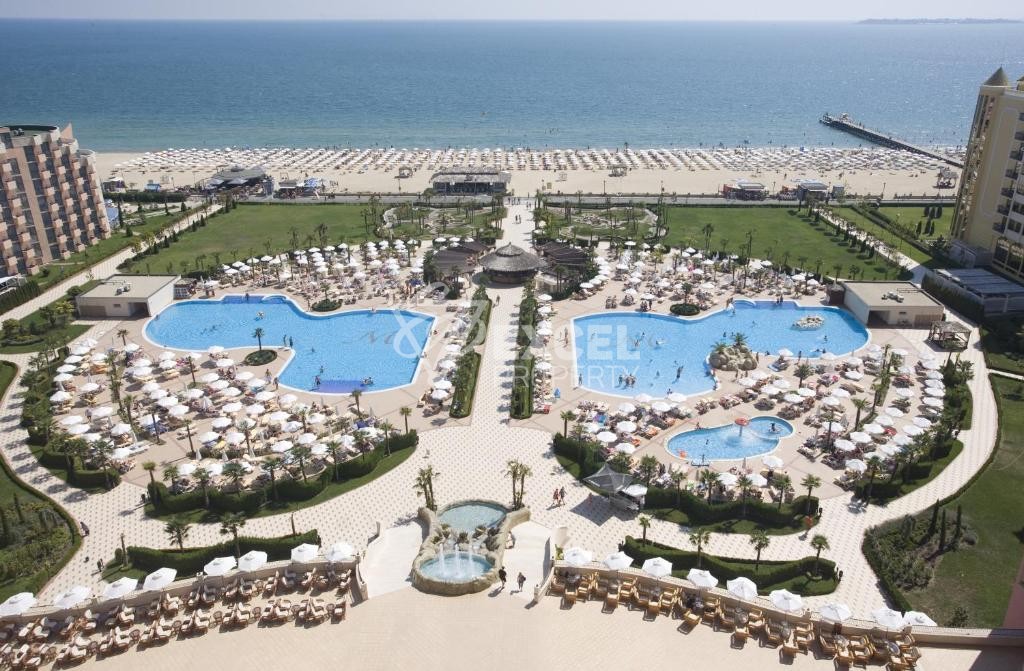Affordable studio in Majestic Beach Resort, first line to the beach