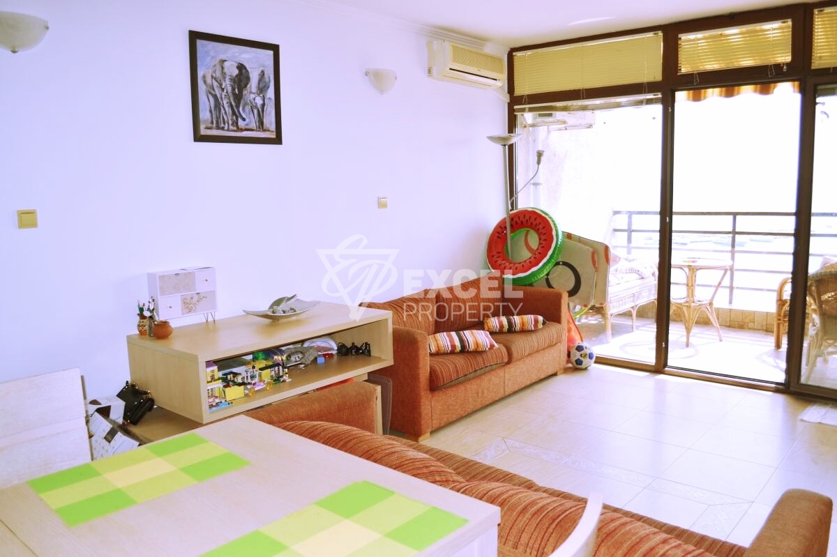Two-bedroom property on the first line - sea, pool and mountain views