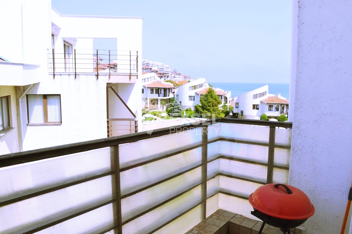 Two-bedroom property on the first line - sea, pool and mountain views