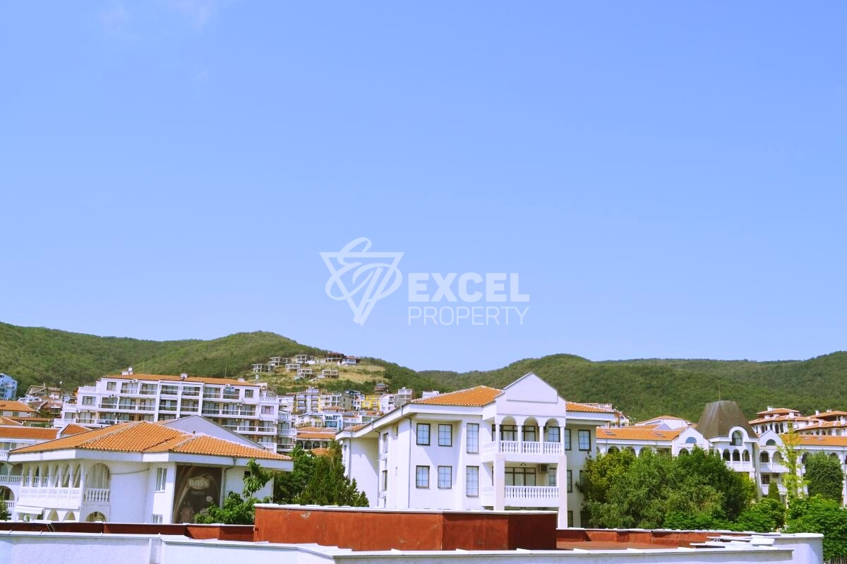Two-bedroom property on the first line - sea, pool and mountain views
