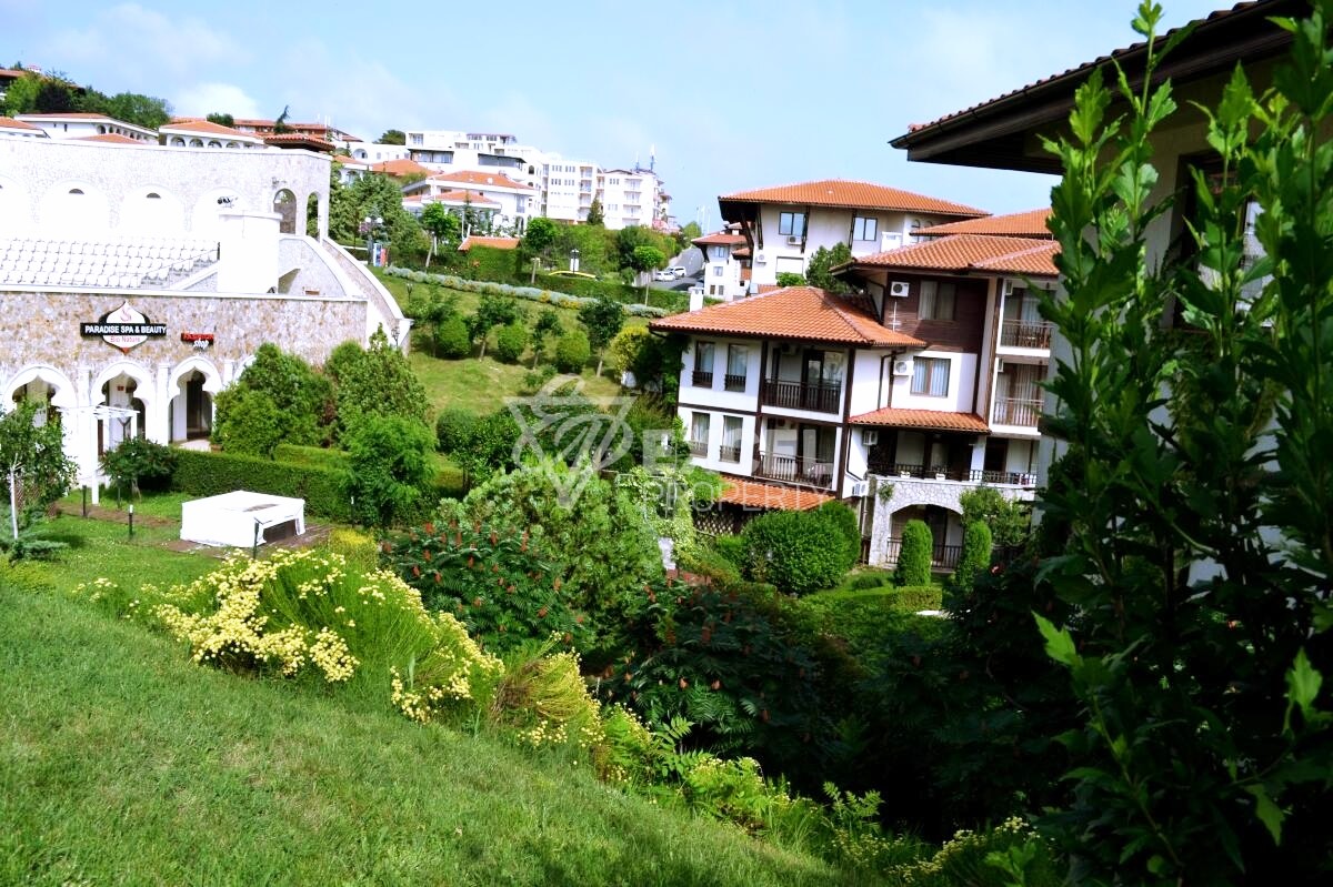 Two-bedroom property on the first line - sea, pool and mountain views
