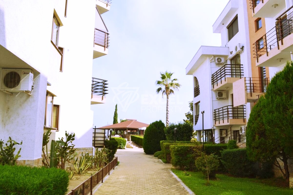 Two-bedroom property on the first line - sea, pool and mountain views