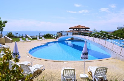 Two-bedroom property on the first line - sea, pool and mountain views
