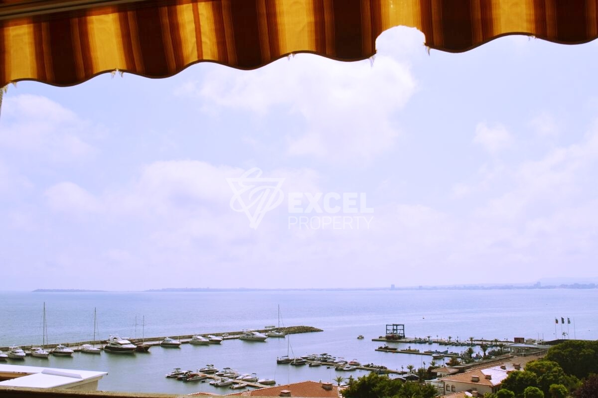 Two-bedroom property on the first line - sea, pool and mountain views
