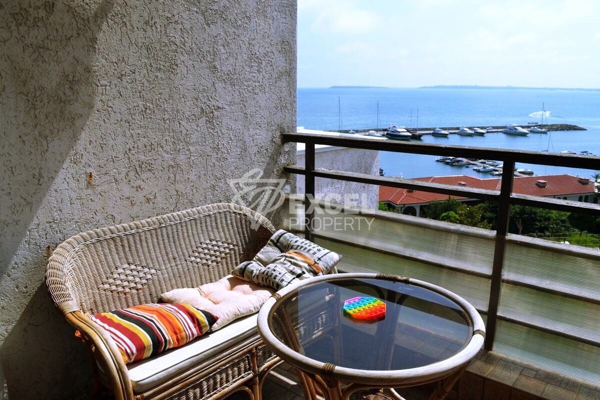 Two-bedroom property on the first line - sea, pool and mountain views