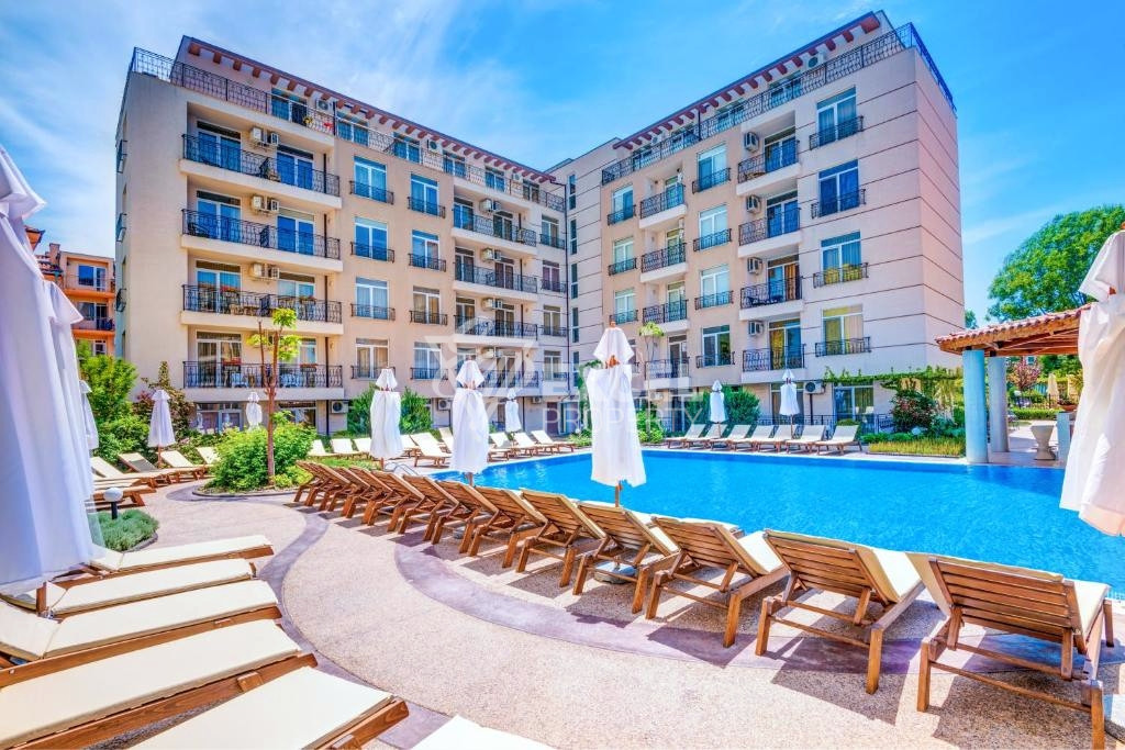 One-bedroom property with pool view-Down Park complex