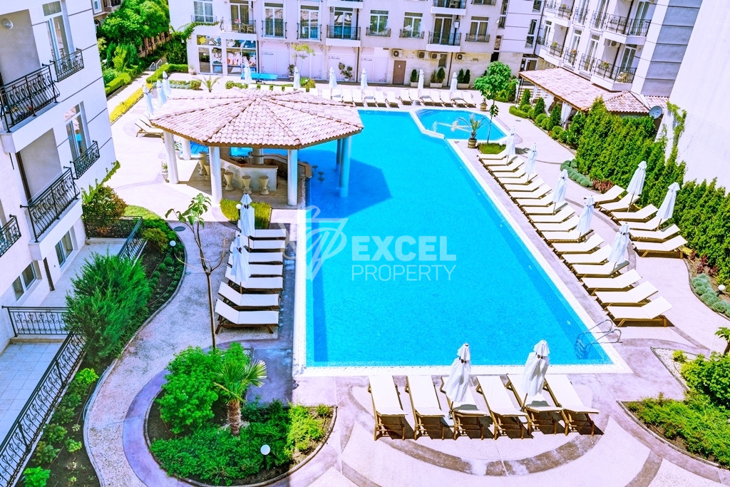 One-bedroom property with pool view-Down Park complex