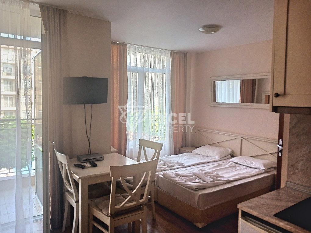 One-bedroom property with pool view-Down Park complex