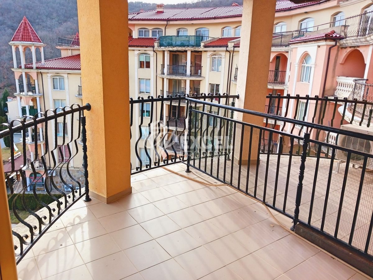 Spacious furnished one-bedroom property - Elenite resort