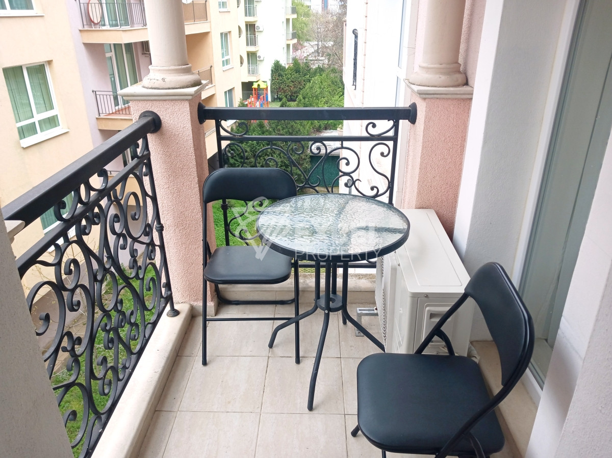 One-bedroom, furnished property in the Cacao Beach area